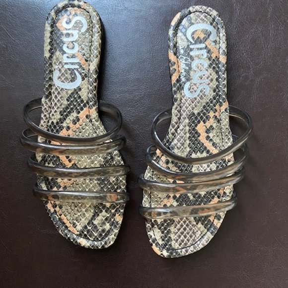 Circus by Sam Edelman Bowe Slide Sandals - Picture 2 of 4